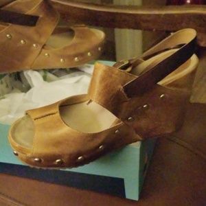 Antelope  size  39 color  Mustard